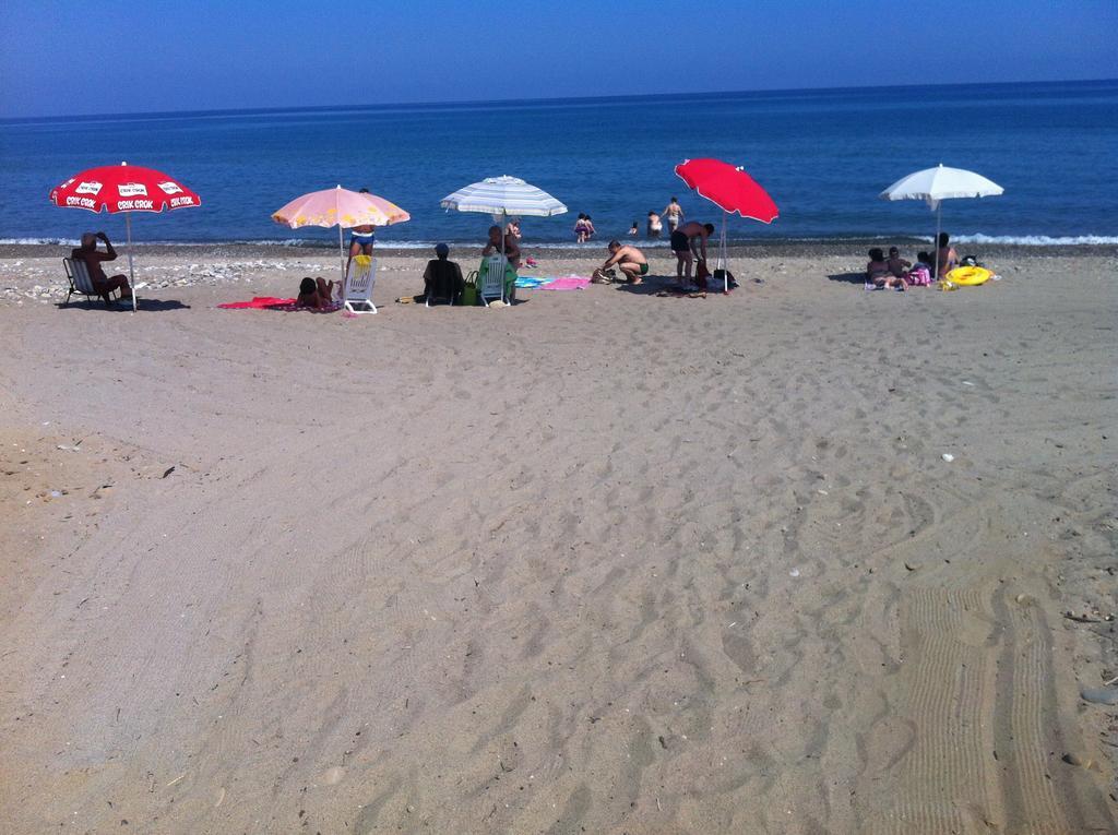 Paradise Beach Camera Mansardata Vicino Cefalu Piscina Aperta Campofelice Di Roccella Dış mekan fotoğraf